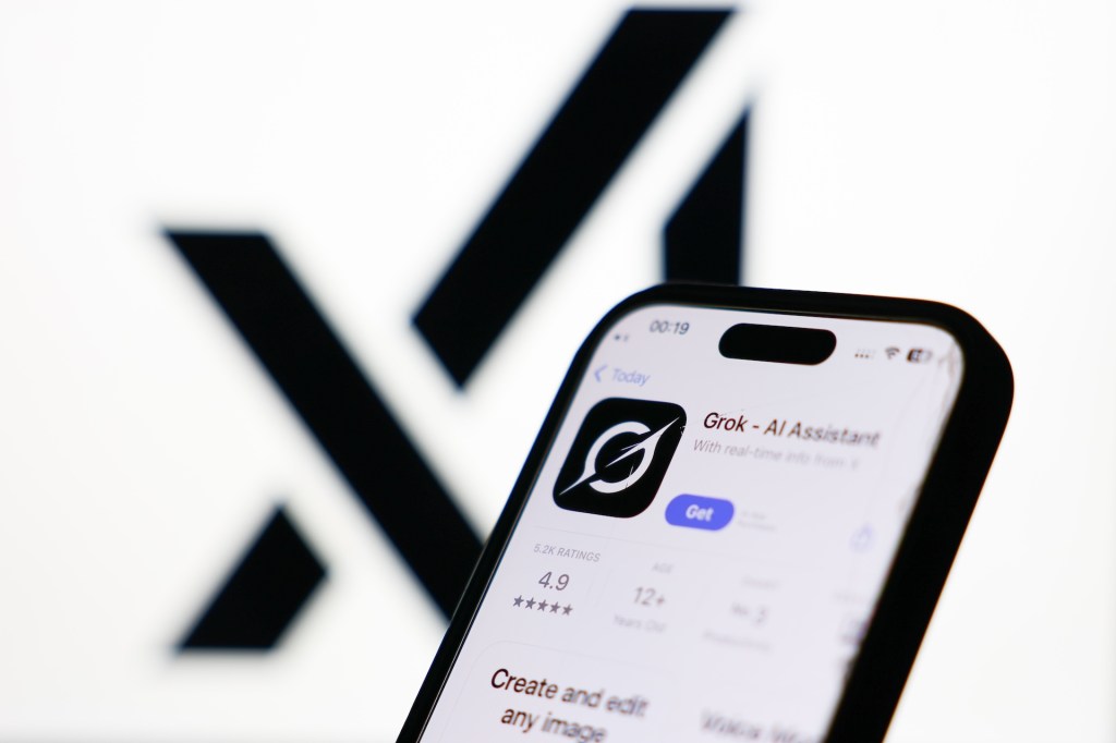 Почти половина основателей xAI ушла из компании