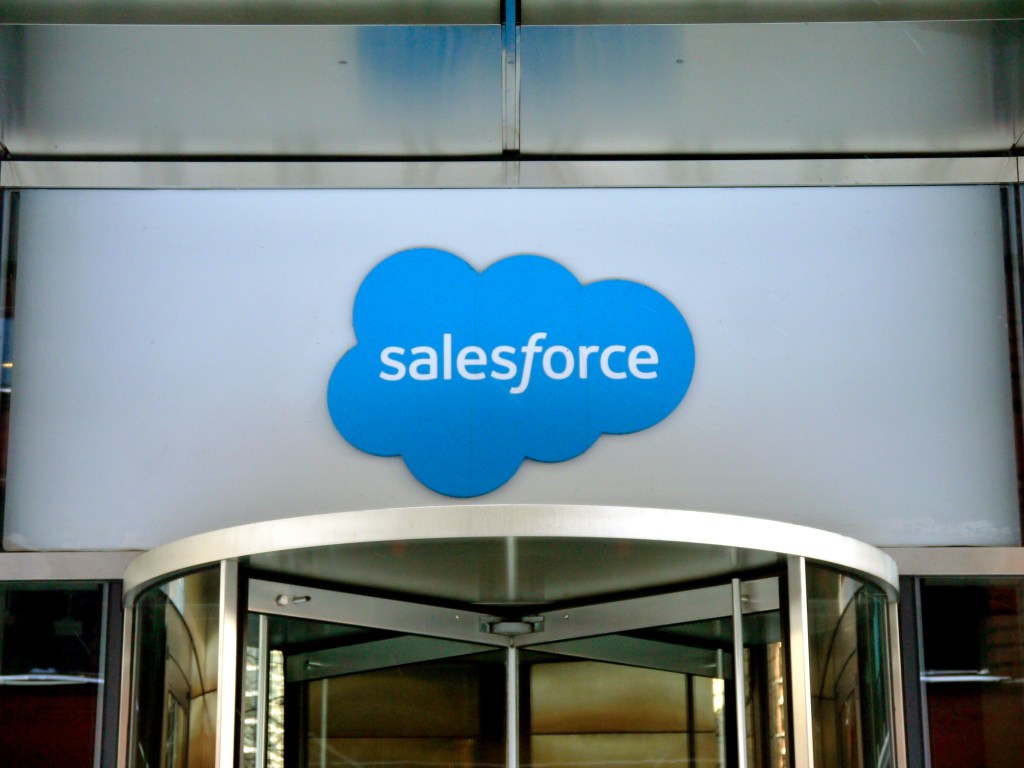 Salesforce покупает Fin за $3,6 млрд: что это меняет