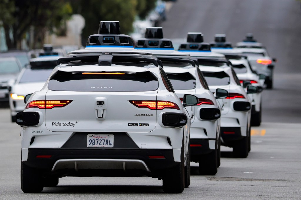 Waymo возобновила роботакси в Сан-Франциско после часового сбоя