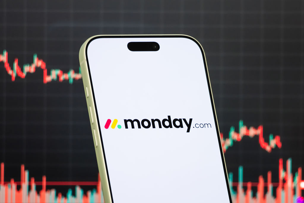 Monday.com увольняет 630 сотрудников ради ИИ-платформы